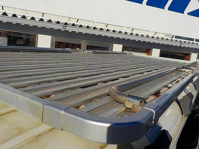 ハイエースバン ロングスーパーＧＬ☆ディーゼルターボ☆４ＷＤ☆キャリア付☆　アイバＷＯＲＫＳルーフキャリア・リアラダー・社外１７インチアルミ・ＬＥＤテール・ＲＥＣＡＲＯシート・前後ドラレコ・サブウーハー＆ツイーター・ＬＥＤオートライト・スマートキー・ＤＶＤ再生・ＢＴｏｏｔｈ（68枚目）