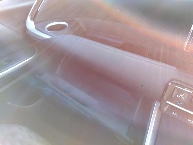 ヴォクシー 後期型☆ＨＶ－ＳＺ☆後期型☆１０型ナビ１４型後席Ｍ☆試乗ＯＫ　後期型☆１０型ナビ☆ＨＤＭＩ☆全方位カメラ☆１４型フリップダウンモニター☆リモートパーク自動駐車☆デジタルインナーミラー☆半革＆ヒーター☆プリクラッシュ☆操舵支援☆ＥＴＣ２．０☆走行２．５万☆試乗ＯＫ（59枚目）