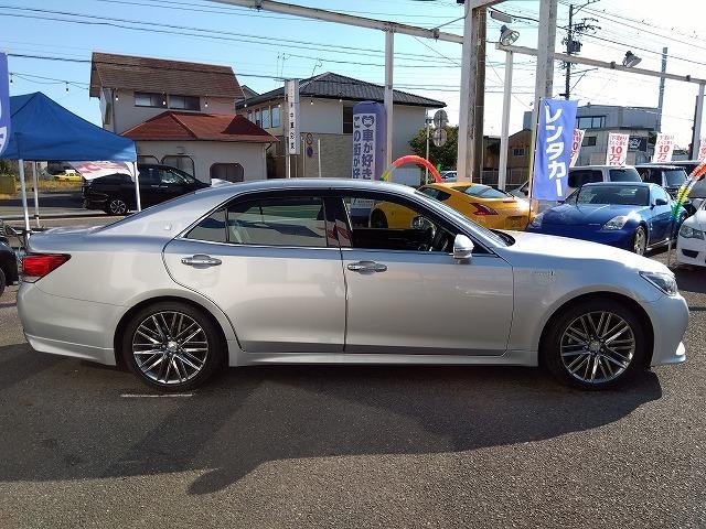 クラウンハイブリッド アスリートＳ　Ｊ－フロンティア☆ナビ☆黒革シート☆試乗ＯＫ☆　メーカーナビ☆ＤＶＤ再生☆Ｂｌｕｅｔｏｏｔｈ☆バックカメラ☆ナＴＣ☆専用ドラレコ☆専用レザー＆アルカンターラシート☆ハンドル＆シートヒータ☆プリクラッシュ☆レーダークルーズ☆オートハイビーム☆試乗ＯＫ（11枚目）