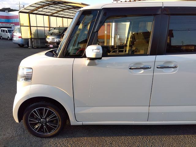 Ｎ－ＢＯＸ ＧＳＳｐｋｇ☆最終型☆ナビ☆Ｂカメラ☆走行５．３万☆試乗ＯＫ　☆最終型☆軽減ブレーキ☆ナビ☆ＤＶＤ再生☆Ｂｌｕｅｔｏｏｔｈ☆バックカメラ☆ステアリモコン☆シートヒーター☆ＨＩＤオートライト☆ＬＥＤフォグ☆シートバックテーブル☆両側電動ドア☆走行５．３万☆試乗ＯＫ（6枚目）