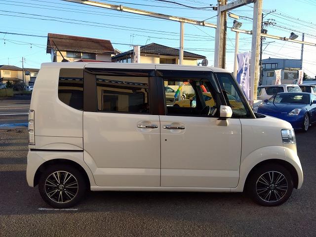 Ｎ－ＢＯＸ ＧＳＳｐｋｇ☆最終型☆ナビ☆Ｂカメラ☆走行５．３万☆試乗ＯＫ　☆最終型☆軽減ブレーキ☆ナビ☆ＤＶＤ再生☆Ｂｌｕｅｔｏｏｔｈ☆バックカメラ☆ステアリモコン☆シートヒーター☆ＨＩＤオートライト☆ＬＥＤフォグ☆シートバックテーブル☆両側電動ドア☆走行５．３万☆試乗ＯＫ（11枚目）