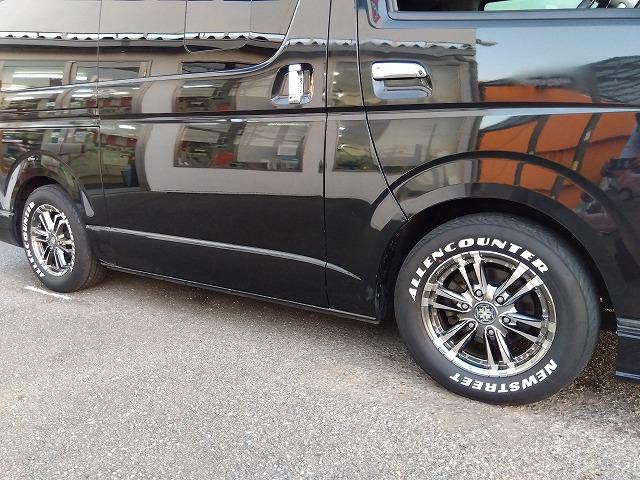 ハイエースバン スーパーＧＬダークプライム☆ディーゼル☆後席Ｍ☆ベッドキッド　ディーゼル☆１オーナー☆ベッドキッド☆革調シート☆テーブル＆ウッドパネル☆ＬＥＤテール☆シーケンシャルウィンカ☆Ｈｅａｒｔｓホイール☆ホワイトレター☆ルーフキャリア☆フロントリップ☆ナビ☆後席モニター（17枚目）