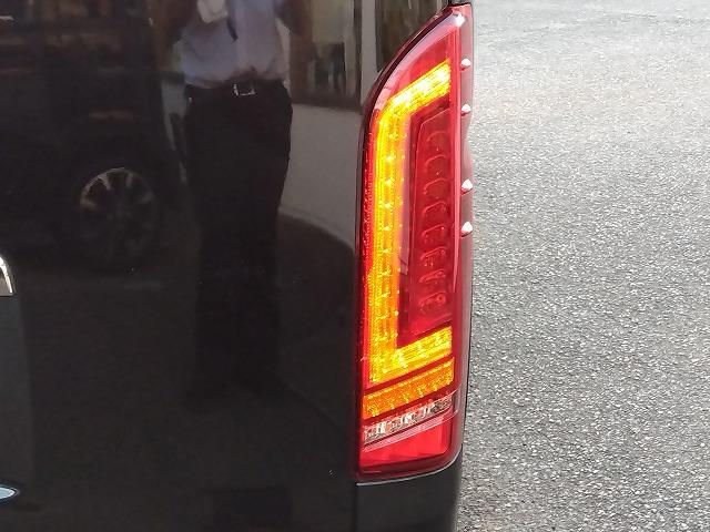 ハイエースバン スーパーＧＬダークプライム☆ディーゼル☆後席Ｍ☆ベッドキッド　ディーゼル☆１オーナー☆ベッドキッド☆革調シート☆テーブル＆ウッドパネル☆ＬＥＤテール☆シーケンシャルウィンカ☆Ｈｅａｒｔｓホイール☆ホワイトレター☆ルーフキャリア☆フロントリップ☆ナビ☆後席モニター（26枚目）