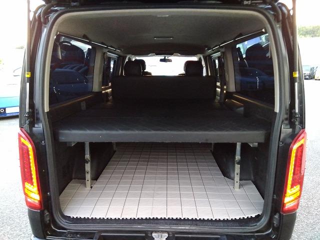 ハイエースバン スーパーＧＬダークプライム☆ディーゼル☆後席Ｍ☆ベッドキッド　ディーゼル☆１オーナー☆ベッドキッド☆革調シート☆テーブル＆ウッドパネル☆ＬＥＤテール☆シーケンシャルウィンカ☆Ｈｅａｒｔｓホイール☆ホワイトレター☆ルーフキャリア☆フロントリップ☆ナビ☆後席モニター（34枚目）