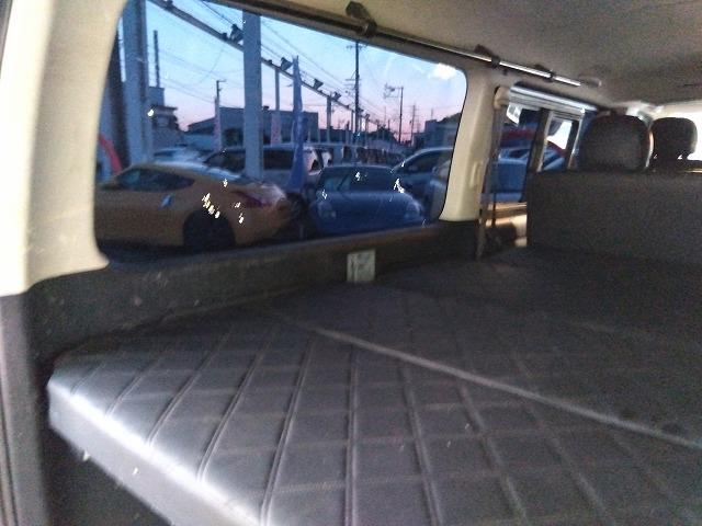 ハイエースバン スーパーＧＬダークプライム☆ディーゼル☆後席Ｍ☆ベッドキッド　ディーゼル☆１オーナー☆ベッドキッド☆革調シート☆テーブル＆ウッドパネル☆ＬＥＤテール☆シーケンシャルウィンカ☆Ｈｅａｒｔｓホイール☆ホワイトレター☆ルーフキャリア☆フロントリップ☆ナビ☆後席モニター（37枚目）