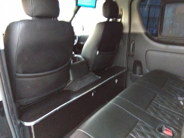 ハイエースバン スーパーＧＬダークプライム☆ディーゼル☆後席Ｍ☆ベッドキッド　ディーゼル☆１オーナー☆ベッドキッド☆革調シート☆テーブル＆ウッドパネル☆ＬＥＤテール☆シーケンシャルウィンカ☆Ｈｅａｒｔｓホイール☆ホワイトレター☆ルーフキャリア☆フロントリップ☆ナビ☆後席モニター（60枚目）