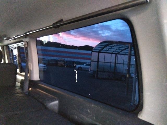 ハイエースバン スーパーＧＬダークプライム☆ディーゼル☆後席Ｍ☆ベッドキッド　ディーゼル☆１オーナー☆ベッドキッド☆革調シート☆テーブル＆ウッドパネル☆ＬＥＤテール☆シーケンシャルウィンカ☆Ｈｅａｒｔｓホイール☆ホワイトレター☆ルーフキャリア☆フロントリップ☆ナビ☆後席モニター（65枚目）