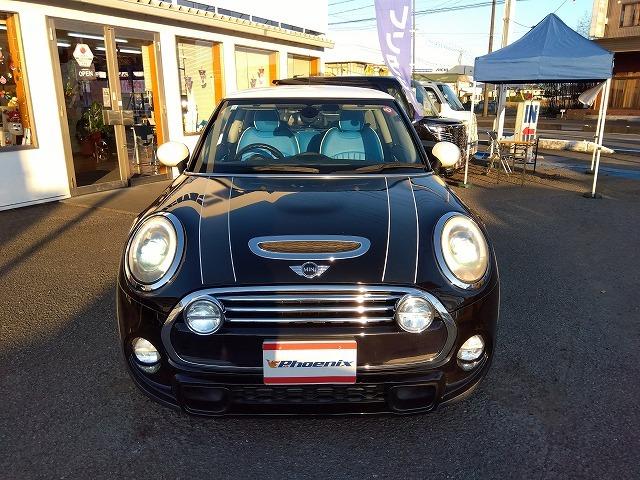 ＭＩＮＩ クーパーＳＤ☆革調シートカバー☆修復無し☆禁煙車☆　メーカーナビ・ＭＩＮＩＭＡＸヴィンテージＦａｃｅメーター・ミラー内臓ＥＴＣ・レザー調ブルーカラーシートカバー・１７インチブラックホイール・メーター改ざんの流通歴ありますが車検証上は改ざんになりません。（3枚目）