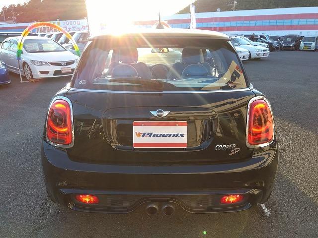 ＭＩＮＩ クーパーＳＤ☆革調シートカバー☆修復無し☆禁煙車☆　メーカーナビ・ＭＩＮＩＭＡＸヴィンテージＦａｃｅメーター・ミラー内臓ＥＴＣ・レザー調ブルーカラーシートカバー・１７インチブラックホイール・メーター改ざんの流通歴ありますが車検証上は改ざんになりません。（9枚目）