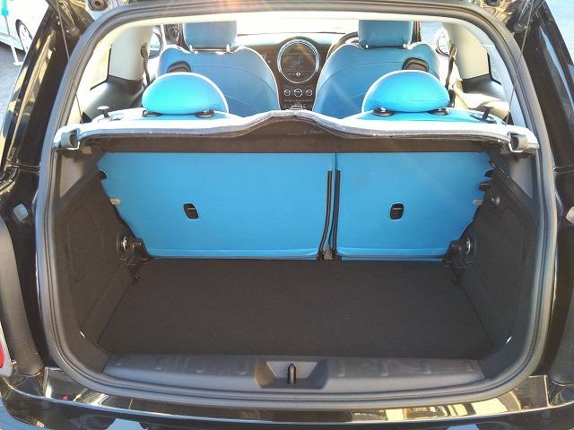 ＭＩＮＩ クーパーＳＤ☆革調シートカバー☆修復無し☆禁煙車☆　メーカーナビ・ＭＩＮＩＭＡＸヴィンテージＦａｃｅメーター・ミラー内臓ＥＴＣ・レザー調ブルーカラーシートカバー・１７インチブラックホイール・メーター改ざんの流通歴ありますが車検証上は改ざんになりません。（22枚目）