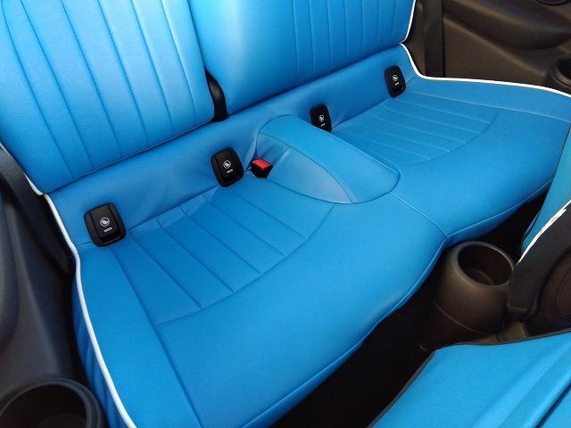 ＭＩＮＩ クーパーＳＤ☆革調シートカバー☆修復無し☆禁煙車☆　メーカーナビ・ＭＩＮＩＭＡＸヴィンテージＦａｃｅメーター・ミラー内臓ＥＴＣ・レザー調ブルーカラーシートカバー・１７インチブラックホイール・メーター改ざんの流通歴ありますが車検証上は改ざんになりません。（32枚目）