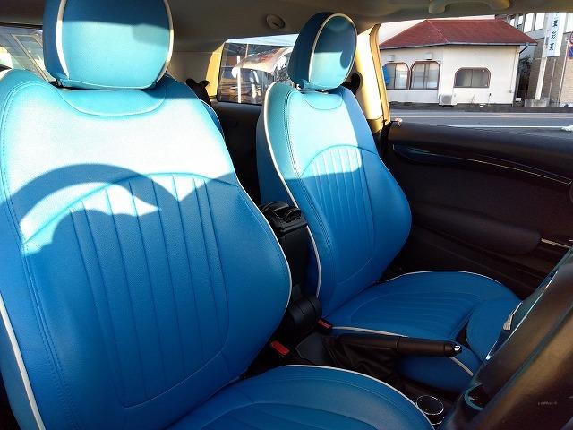 ＭＩＮＩ クーパーＳＤ☆革調シートカバー☆修復無し☆禁煙車☆　メーカーナビ・ＭＩＮＩＭＡＸヴィンテージＦａｃｅメーター・ミラー内臓ＥＴＣ・レザー調ブルーカラーシートカバー・１７インチブラックホイール・メーター改ざんの流通歴ありますが車検証上は改ざんになりません。（33枚目）