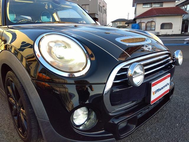 ＭＩＮＩ クーパーＳＤ☆革調シートカバー☆修復無し☆禁煙車☆　メーカーナビ・ＭＩＮＩＭＡＸヴィンテージＦａｃｅメーター・ミラー内臓ＥＴＣ・レザー調ブルーカラーシートカバー・１７インチブラックホイール・メーター改ざんの流通歴ありますが車検証上は改ざんになりません。（40枚目）