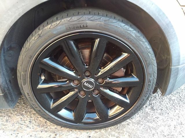 ＭＩＮＩ クーパーＳＤ☆革調シートカバー☆修復無し☆禁煙車☆　メーカーナビ・ＭＩＮＩＭＡＸヴィンテージＦａｃｅメーター・ミラー内臓ＥＴＣ・レザー調ブルーカラーシートカバー・１７インチブラックホイール・メーター改ざんの流通歴ありますが車検証上は改ざんになりません。（48枚目）