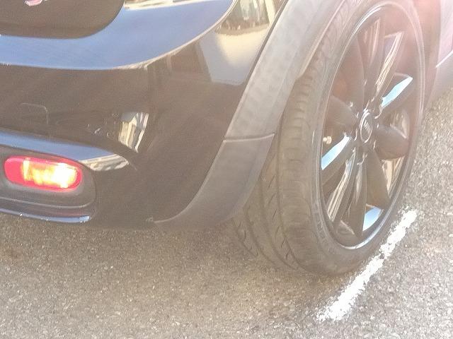 ＭＩＮＩ クーパーＳＤ☆革調シートカバー☆修復無し☆禁煙車☆　メーカーナビ・ＭＩＮＩＭＡＸヴィンテージＦａｃｅメーター・ミラー内臓ＥＴＣ・レザー調ブルーカラーシートカバー・１７インチブラックホイール・メーター改ざんの流通歴ありますが車検証上は改ざんになりません。（53枚目）