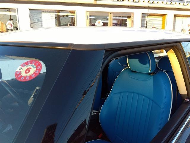 ＭＩＮＩ クーパーＳＤ☆革調シートカバー☆修復無し☆禁煙車☆　メーカーナビ・ＭＩＮＩＭＡＸヴィンテージＦａｃｅメーター・ミラー内臓ＥＴＣ・レザー調ブルーカラーシートカバー・１７インチブラックホイール・メーター改ざんの流通歴ありますが車検証上は改ざんになりません。（76枚目）