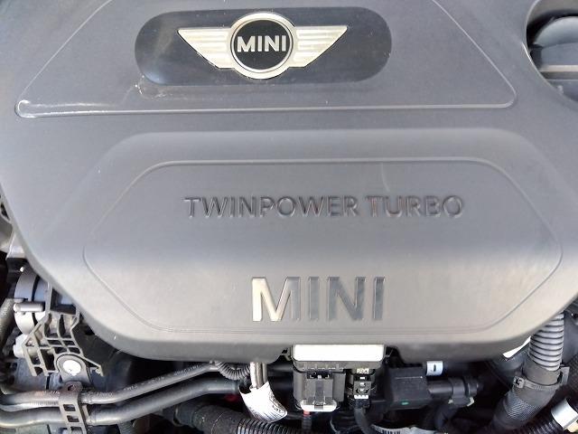 ＭＩＮＩ クーパーＳＤ☆革調シートカバー☆修復無し☆禁煙車☆　メーカーナビ・ＭＩＮＩＭＡＸヴィンテージＦａｃｅメーター・ミラー内臓ＥＴＣ・レザー調ブルーカラーシートカバー・１７インチブラックホイール・メーター改ざんの流通歴ありますが車検証上は改ざんになりません。（80枚目）