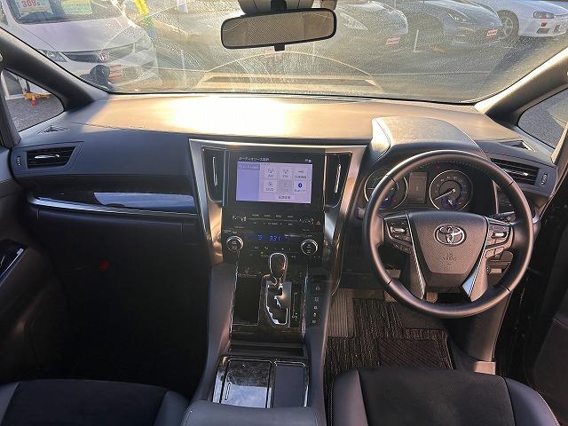 スマフォ連携９型ディスプレイオーディオ・Ａｐｐｌｅ＆Ａｎｄｒｏｉｄ・ミラキャスト・ＨＤＭＩ入力・後席１２型フリップダウン・コーナーソナー・専用ハーフレザー＆オットマン・プリクラッシュ操舵支援