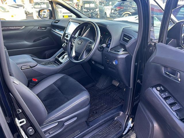 スマフォ連携９型ディスプレイオーディオ・Ａｐｐｌｅ＆Ａｎｄｒｏｉｄ・ミラキャスト・ＨＤＭＩ入力・後席１２型フリップダウン・コーナーソナー・専用ハーフレザー＆オットマン・プリクラッシュ操舵支援