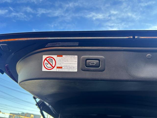 スマフォ連携９型ディスプレイオーディオ・Ａｐｐｌｅ＆Ａｎｄｒｏｉｄ・ミラキャスト・ＨＤＭＩ入力・後席１２型フリップダウン・コーナーソナー・専用ハーフレザー＆オットマン・プリクラッシュ操舵支援