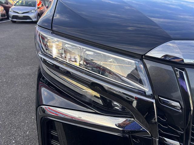 スマフォ連携９型ディスプレイオーディオ・Ａｐｐｌｅ＆Ａｎｄｒｏｉｄ・ミラキャスト・ＨＤＭＩ入力・後席１２型フリップダウン・コーナーソナー・専用ハーフレザー＆オットマン・プリクラッシュ操舵支援