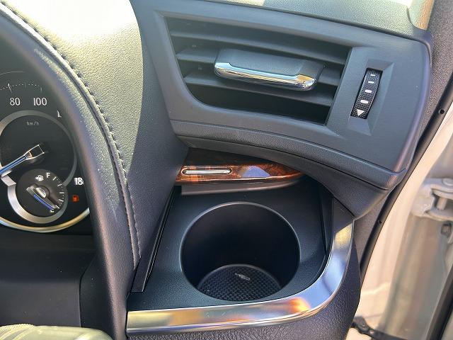 ヴェルファイア ２．５Ｖ☆サンルーフ☆大型ナビ＆後席モニター☆試乗出来ます☆　サンルーフ☆モデリスタエアロ☆１２．１型フリップダウン☆純正９インチナビ☆ＤＶＤ再生☆Ｂｌｕｅｔｏｏｔｈ☆バックカメラ☆ＥＴＣ☆両側電動スライドドア☆電動トランクドア☆衝突軽減システム☆試乗出来ます☆（25枚目）