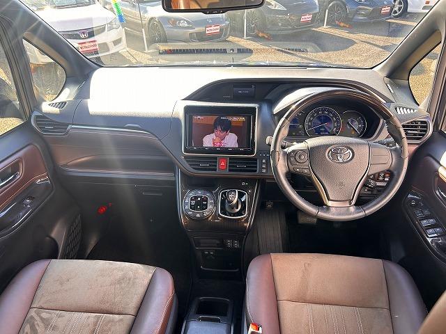 エスクァイア ＨＶ－Ｇｉプレミアム☆後期型☆９型ナビ☆半革シート☆試乗ＯＫ　☆後期型☆９型ナビ☆Ｂｌｕｅｔｏｏｔｈ☆バックカメラ☆ＥＴＣ☆ハーフレザー＆ヒーター☆ステアヒーター☆クルーズコントロール☆ＬＥＤオートハイビーム☆ＬＥＤフォグ☆ワンタッチ両側電動ドア☆試乗出来ます☆（2枚目）