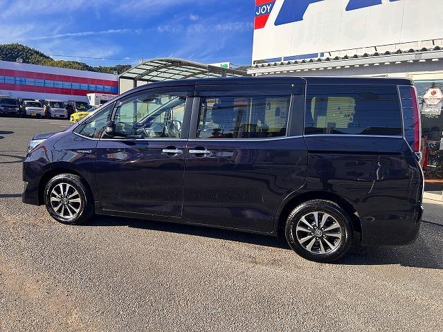 エスクァイア ＨＶ－Ｇｉプレミアム☆後期型☆９型ナビ☆半革シート☆試乗ＯＫ　☆後期型☆９型ナビ☆Ｂｌｕｅｔｏｏｔｈ☆バックカメラ☆ＥＴＣ☆ハーフレザー＆ヒーター☆ステアヒーター☆クルーズコントロール☆ＬＥＤオートハイビーム☆ＬＥＤフォグ☆ワンタッチ両側電動ドア☆試乗出来ます☆（10枚目）