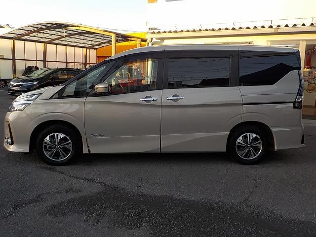 セレナ ｅパワーＨＳＶ☆後期型☆１０型ナビ☆後席Ｍ☆走行４．０万ｋｍ　☆後期型☆１０型ナビ☆ＤＶＤ＆ブルーレイ再生☆Ｂｌｕｅｔｏｏｔｈ☆フリップダウンモニター☆デジタルインナーミラー☆ナビ連動ドラレコ＆ＥＴＣ☆全方位カメラ☆プロパイロット操舵支援☆走行４．０万☆試乗ＯＫ（5枚目）