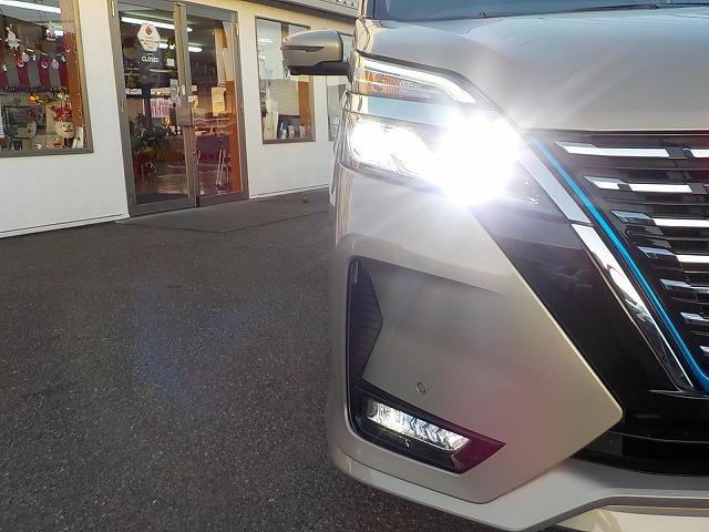 セレナ ｅパワーＨＳＶ☆後期型☆１０型ナビ☆後席Ｍ☆走行４．０万ｋｍ　☆後期型☆１０型ナビ☆ＤＶＤ＆ブルーレイ再生☆Ｂｌｕｅｔｏｏｔｈ☆フリップダウンモニター☆デジタルインナーミラー☆ナビ連動ドラレコ＆ＥＴＣ☆全方位カメラ☆プロパイロット操舵支援☆走行４．０万☆試乗ＯＫ（10枚目）