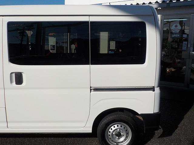 ハイゼットカーゴ DX☆軽減ブレーキ☆オートハイビーム☆ナビ☆ドラレコ☆ETC 専用ナビ☆AUX入力☆Bluetooth☆ETC☆ドラレコ☆スマートアシスト☆車線逸脱警報☆クリアランスソナー☆オートライト&オートハイビーム☆オーバーヘッドコンソール☆走行5.4万km☆試乗出来ます(7枚目)