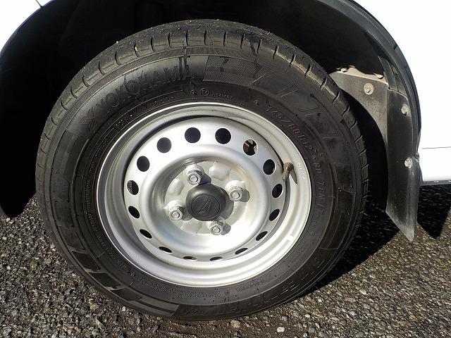 ハイゼットカーゴ DX☆軽減ブレーキ☆オートハイビーム☆ナビ☆ドラレコ☆ETC 専用ナビ☆AUX入力☆Bluetooth☆ETC☆ドラレコ☆スマートアシスト☆車線逸脱警報☆クリアランスソナー☆オートライト&オートハイビーム☆オーバーヘッドコンソール☆走行5.4万km☆試乗出来ます(23枚目)