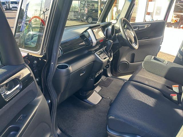 Ｎ－ＢＯＸカスタム ＳＳブラックスタイルパック☆ＣＴＢＡ☆後期モデル☆禁煙車☆　社外ナビ・ＤＶＤ再生・ＣＤ録音・Ｉｐｏｄ接続・ＵＳＢ＆ＢＴｏｏｔｈ・ＥＴＣ・前席＆ミラーヒーター・ＣＴＢＡ・オプション後席スライドシート付・ＨＩＤオートライト・車速連動ワイパー・後期型（52枚目）