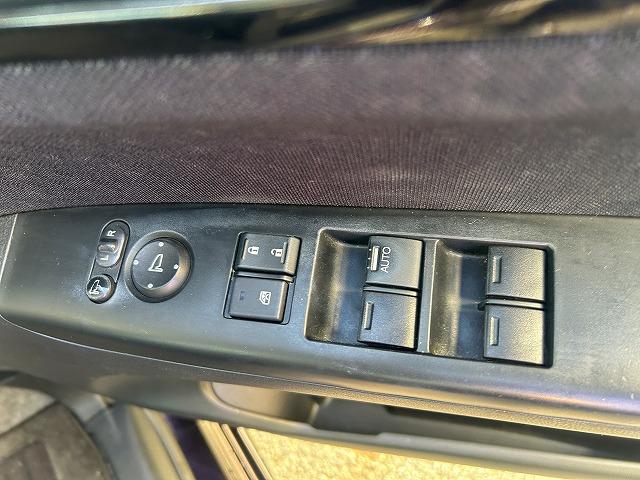 Ｎ－ＢＯＸカスタム ＳＳブラックスタイルパック☆ＣＴＢＡ☆後期モデル☆禁煙車☆　社外ナビ・ＤＶＤ再生・ＣＤ録音・Ｉｐｏｄ接続・ＵＳＢ＆ＢＴｏｏｔｈ・ＥＴＣ・前席＆ミラーヒーター・ＣＴＢＡ・オプション後席スライドシート付・ＨＩＤオートライト・車速連動ワイパー・後期型（56枚目）