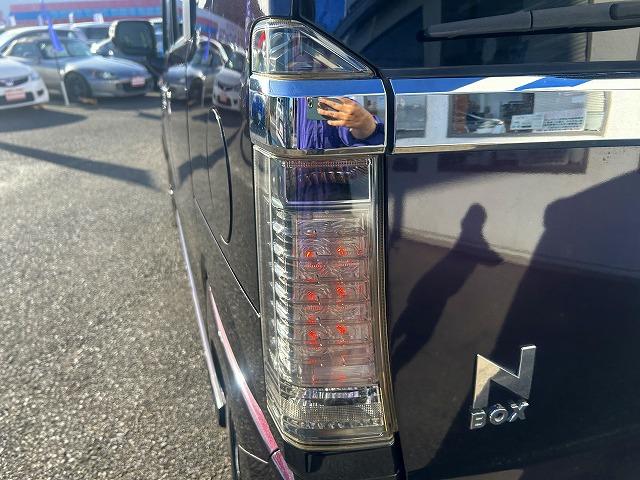 Ｎ－ＢＯＸカスタム ＳＳブラックスタイルパック☆ＣＴＢＡ☆後期モデル☆禁煙車☆　社外ナビ・ＤＶＤ再生・ＣＤ録音・Ｉｐｏｄ接続・ＵＳＢ＆ＢＴｏｏｔｈ・ＥＴＣ・前席＆ミラーヒーター・ＣＴＢＡ・オプション後席スライドシート付・ＨＩＤオートライト・車速連動ワイパー・後期型（62枚目）
