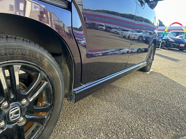 Ｎ－ＢＯＸカスタム ＳＳブラックスタイルパック☆ＣＴＢＡ☆後期モデル☆禁煙車☆　社外ナビ・ＤＶＤ再生・ＣＤ録音・Ｉｐｏｄ接続・ＵＳＢ＆ＢＴｏｏｔｈ・ＥＴＣ・前席＆ミラーヒーター・ＣＴＢＡ・オプション後席スライドシート付・ＨＩＤオートライト・車速連動ワイパー・後期型（76枚目）