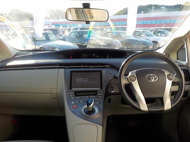 プリウス Ｓ　☆禁煙車☆ナビ☆ＥＴＣ☆バックカメラ☆　８インチナビ☆Ｂｌｕｅｔｏｏｔｈ☆バックカメラ☆フルセグＴＶ☆ＣＤ・ＤＶＤ・ＳＤ再生☆音楽録音☆ステアリモコン☆ビルトインＥＴＣ☆純正１５インチＡＷ☆キセノンオートライト☆クリアランスソナー☆試乗ＯＫ（3枚目）