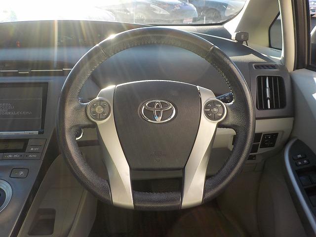 プリウス Ｓ　☆禁煙車☆ナビ☆ＥＴＣ☆バックカメラ☆　８インチナビ☆Ｂｌｕｅｔｏｏｔｈ☆バックカメラ☆フルセグＴＶ☆ＣＤ・ＤＶＤ・ＳＤ再生☆音楽録音☆ステアリモコン☆ビルトインＥＴＣ☆純正１５インチＡＷ☆キセノンオートライト☆クリアランスソナー☆試乗ＯＫ（13枚目）