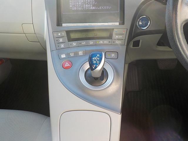 プリウス Ｓ　☆禁煙車☆ナビ☆ＥＴＣ☆バックカメラ☆　８インチナビ☆Ｂｌｕｅｔｏｏｔｈ☆バックカメラ☆フルセグＴＶ☆ＣＤ・ＤＶＤ・ＳＤ再生☆音楽録音☆ステアリモコン☆ビルトインＥＴＣ☆純正１５インチＡＷ☆キセノンオートライト☆クリアランスソナー☆試乗ＯＫ（28枚目）