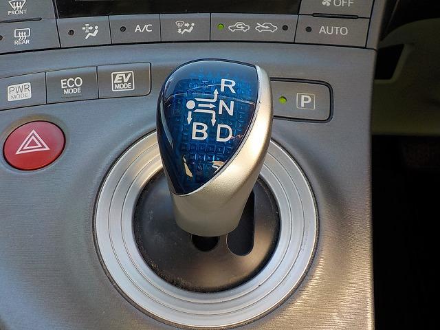 プリウス Ｓ　☆禁煙車☆ナビ☆ＥＴＣ☆バックカメラ☆　８インチナビ☆Ｂｌｕｅｔｏｏｔｈ☆バックカメラ☆フルセグＴＶ☆ＣＤ・ＤＶＤ・ＳＤ再生☆音楽録音☆ステアリモコン☆ビルトインＥＴＣ☆純正１５インチＡＷ☆キセノンオートライト☆クリアランスソナー☆試乗ＯＫ（29枚目）