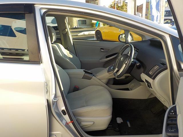 プリウス Ｓ　☆禁煙車☆ナビ☆ＥＴＣ☆バックカメラ☆　８インチナビ☆Ｂｌｕｅｔｏｏｔｈ☆バックカメラ☆フルセグＴＶ☆ＣＤ・ＤＶＤ・ＳＤ再生☆音楽録音☆ステアリモコン☆ビルトインＥＴＣ☆純正１５インチＡＷ☆キセノンオートライト☆クリアランスソナー☆試乗ＯＫ（33枚目）