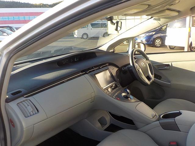 プリウス Ｓ　☆禁煙車☆ナビ☆ＥＴＣ☆バックカメラ☆　８インチナビ☆Ｂｌｕｅｔｏｏｔｈ☆バックカメラ☆フルセグＴＶ☆ＣＤ・ＤＶＤ・ＳＤ再生☆音楽録音☆ステアリモコン☆ビルトインＥＴＣ☆純正１５インチＡＷ☆キセノンオートライト☆クリアランスソナー☆試乗ＯＫ（46枚目）