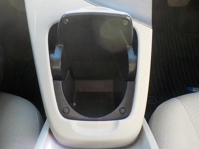 プリウス Ｓ　☆禁煙車☆ナビ☆ＥＴＣ☆バックカメラ☆　８インチナビ☆Ｂｌｕｅｔｏｏｔｈ☆バックカメラ☆フルセグＴＶ☆ＣＤ・ＤＶＤ・ＳＤ再生☆音楽録音☆ステアリモコン☆ビルトインＥＴＣ☆純正１５インチＡＷ☆キセノンオートライト☆クリアランスソナー☆試乗ＯＫ（50枚目）