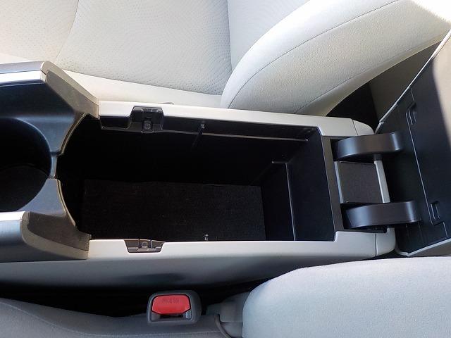 プリウス Ｓ　☆禁煙車☆ナビ☆ＥＴＣ☆バックカメラ☆　８インチナビ☆Ｂｌｕｅｔｏｏｔｈ☆バックカメラ☆フルセグＴＶ☆ＣＤ・ＤＶＤ・ＳＤ再生☆音楽録音☆ステアリモコン☆ビルトインＥＴＣ☆純正１５インチＡＷ☆キセノンオートライト☆クリアランスソナー☆試乗ＯＫ（52枚目）