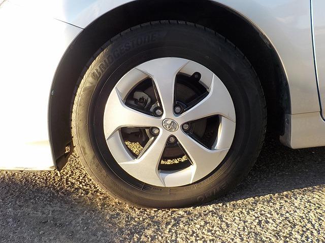 プリウス Ｓ　☆禁煙車☆ナビ☆ＥＴＣ☆バックカメラ☆　８インチナビ☆Ｂｌｕｅｔｏｏｔｈ☆バックカメラ☆フルセグＴＶ☆ＣＤ・ＤＶＤ・ＳＤ再生☆音楽録音☆ステアリモコン☆ビルトインＥＴＣ☆純正１５インチＡＷ☆キセノンオートライト☆クリアランスソナー☆試乗ＯＫ（76枚目）