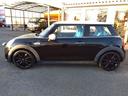 ＭＩＮＩ クーパーＳＤ☆革調シートカバー☆修復無し☆禁煙車☆　メーカーナビ・ＭＩＮＩＭＡＸヴィンテージＦａｃｅメーター・ミラー内臓ＥＴＣ・レザー調ブルーカラーシートカバー・１７インチブラックホイール・メーター改ざんの流通歴ありますが車検証上は改ざんになりません。（5枚目）