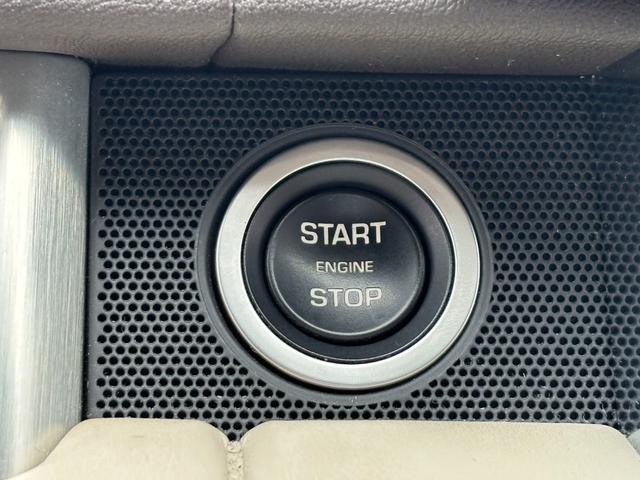 レンジローバー ヴォーグ　ＡＣＣ・衝突軽減ブレーキ・レーンアシスト・ブラインドスポット警告・パノラマミックルーフ・メリディアンサウンド・黒革シート・純正ナビ・ステアリングヒーター・純正ＯＰ２０インチアルミ・ＥＴＣ・ＨＩＤライト（40枚目）