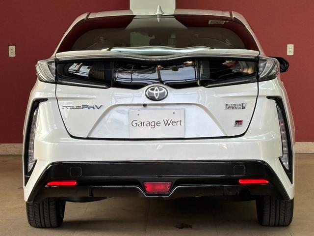 プリウスＰＨＶ Ｓ　ＧＲスポーツ　トヨタセーフティセンス・ハーフレザーシート・シートヒーター・地デジ付き純正ナビ・バックカメラ・スマートキー・１８インチアルミ・ＥＴＣ２．０・ＬＥＤヘッドライト（3枚目）