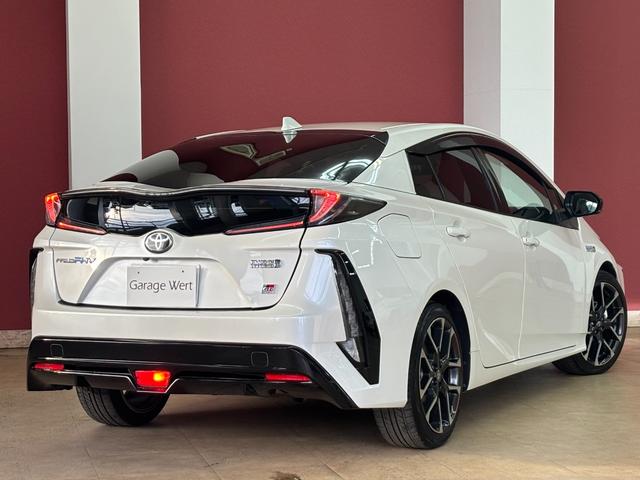 プリウスＰＨＶ Ｓ　ＧＲスポーツ　トヨタセーフティセンス・ハーフレザーシート・シートヒーター・地デジ付き純正ナビ・バックカメラ・スマートキー・１８インチアルミ・ＥＴＣ２．０・ＬＥＤヘッドライト（10枚目）