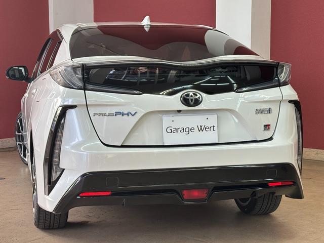プリウスＰＨＶ Ｓ　ＧＲスポーツ　トヨタセーフティセンス・ハーフレザーシート・シートヒーター・地デジ付き純正ナビ・バックカメラ・スマートキー・１８インチアルミ・ＥＴＣ２．０・ＬＥＤヘッドライト（11枚目）